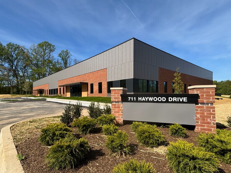 711 Haywood Dr, Exton, PA à louer - Photo de l’immeuble – Image 2 sur 4