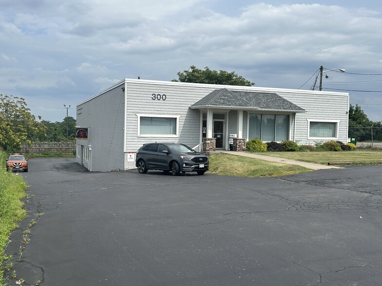 300 Buell Rd, Rochester, NY à vendre - Photo de l’immeuble – Image 2 sur 62