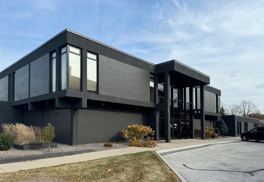 417 Monroe Ave, Green Bay, WI à louer - Photo de l’immeuble – Image 1 sur 18