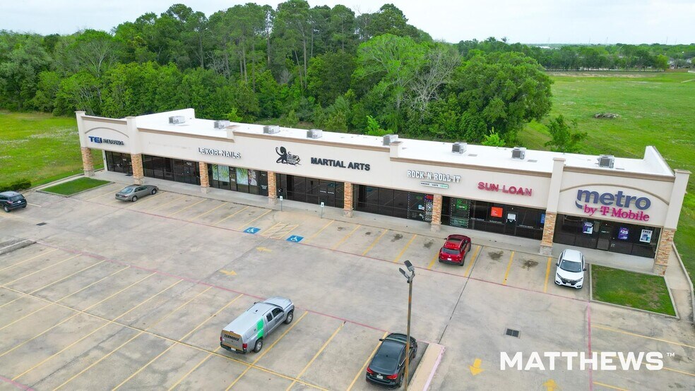 1101 E Tx-6 Hwy, Alvin, TX à louer - Photo de l’immeuble – Image 2 sur 3