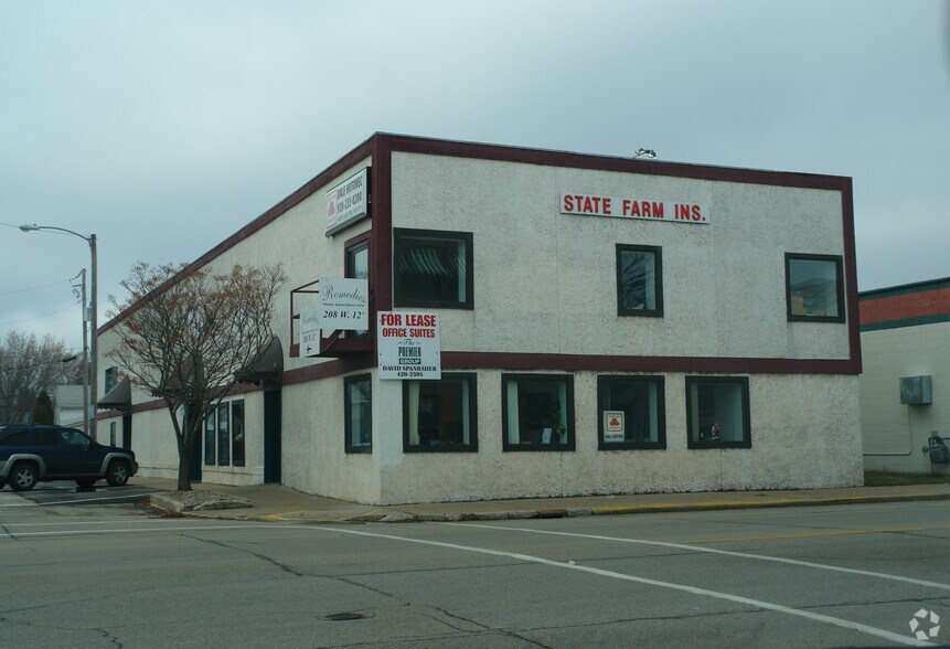 208-212 W 12th Ave, Oshkosh, WI à louer - Photo de l’immeuble – Image 2 sur 9