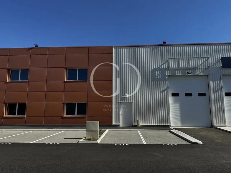 2 Rue Augustin Fresnel, Chassieu à louer - Photo de l’immeuble – Image 3 sur 10
