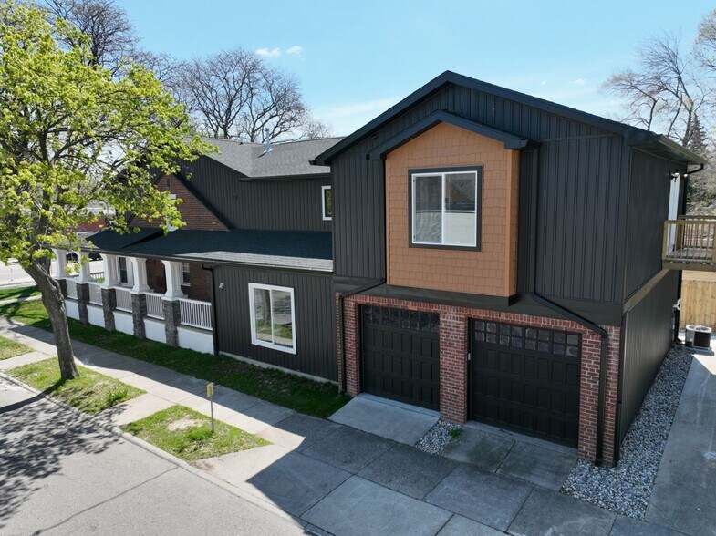 695 Livernois St, Ferndale, MI à vendre - Photo de l’immeuble – Image 2 sur 25