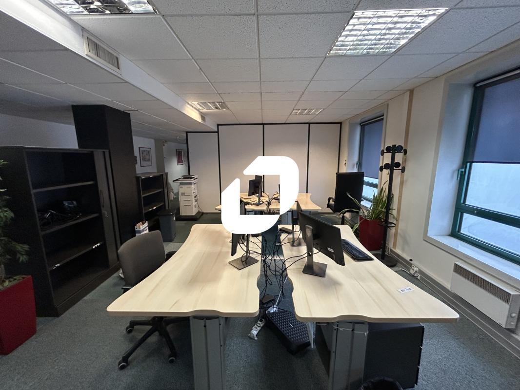 Bureau dans Melun à louer Photo de l’immeuble– Image 1 sur 12