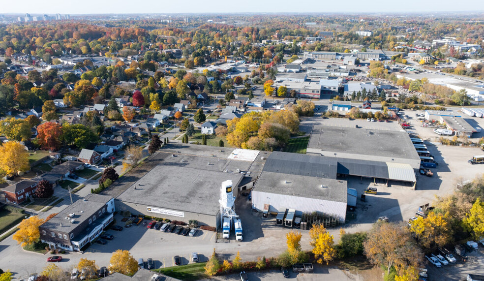 888 Guelph St, Kitchener, ON à louer - Photo de l’immeuble – Image 3 sur 21