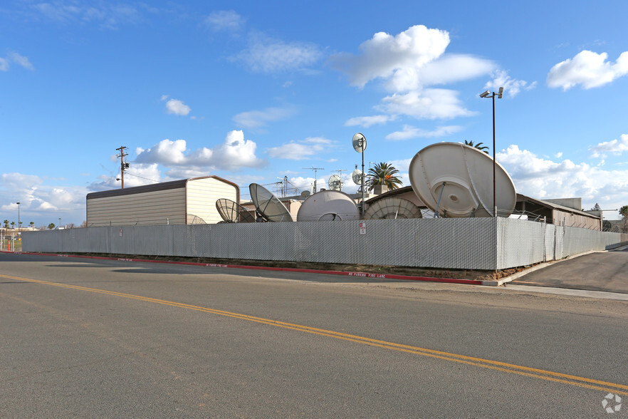 706 W Herndon Ave, Fresno, CA à louer - Photo de l’immeuble – Image 2 sur 2