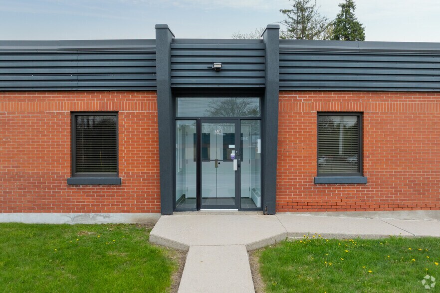 340 Saskatoon St, London, ON à louer - Photo de l’immeuble – Image 3 sur 24