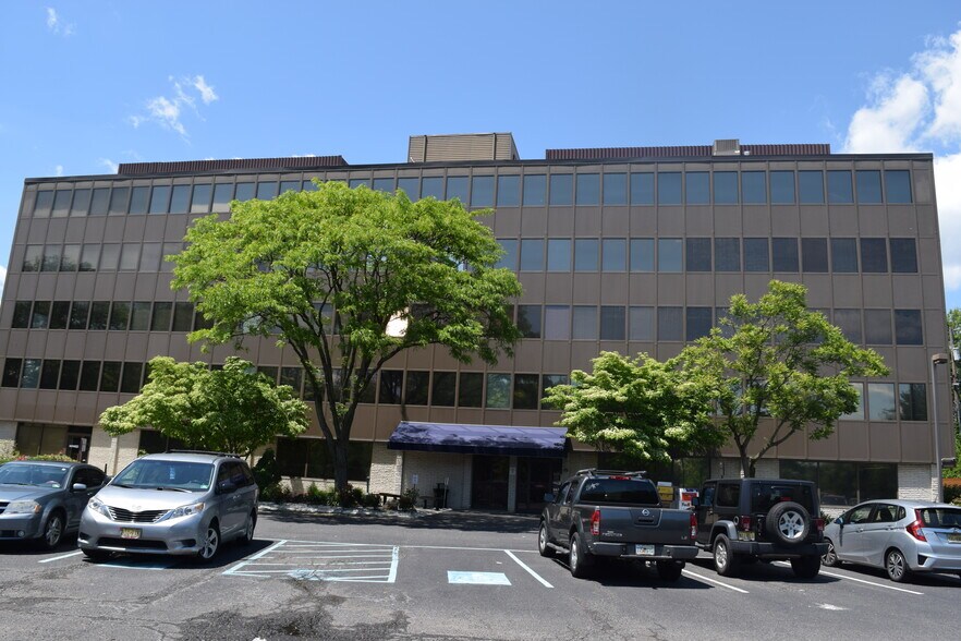 1101 N Kings Hwy, Cherry Hill, NJ à louer - Photo de l’immeuble – Image 3 sur 16