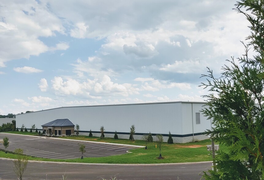 3100 Venture Dr, Cookeville, TN à louer - Photo de l’immeuble – Image 2 sur 4