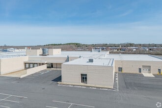 262 Swansea Mall Dr, Swansea, MA à louer Photo de l’immeuble– Image 2 sur 9