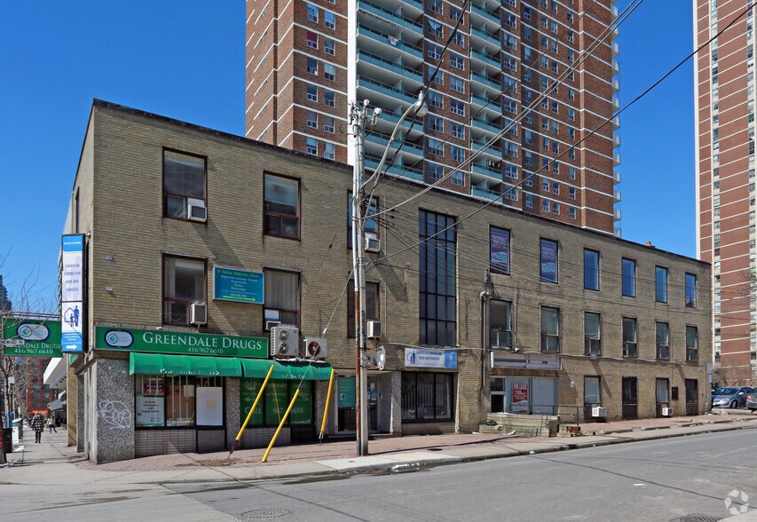 152 Carlton St, Toronto, ON à louer - Photo de l’immeuble – Image 3 sur 5