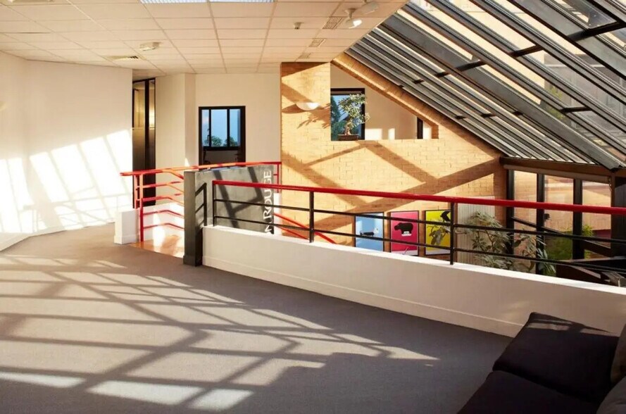 Bureau dans Suresnes à vendre - Photo de l’immeuble – Image 3 sur 11