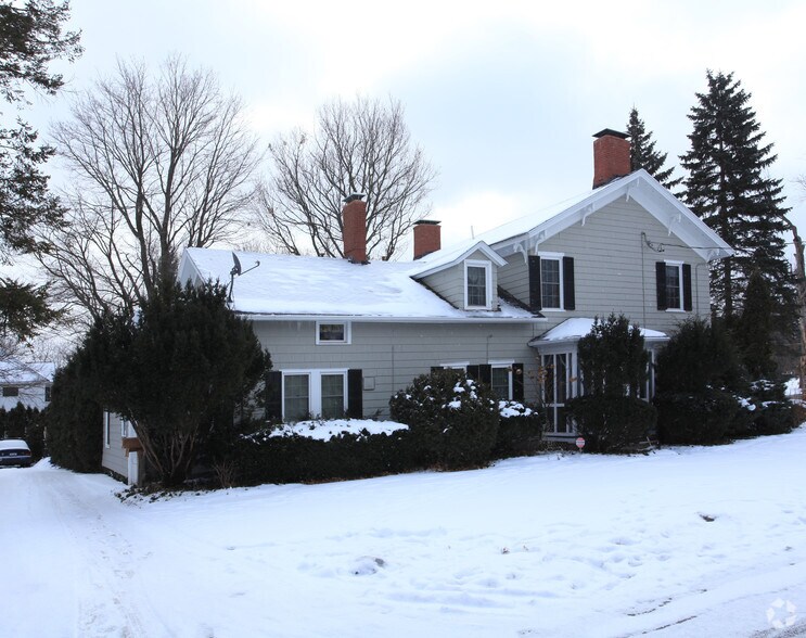 290 W Seneca Tpke, Syracuse, NY à vendre - Photo de l’immeuble – Image 2 sur 2