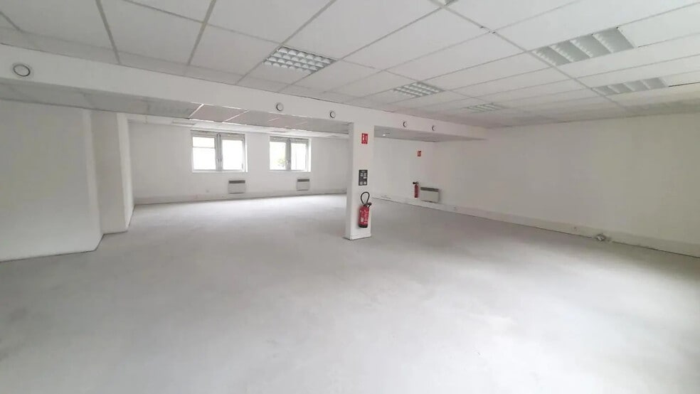 Bureau dans Versailles à louer - Photo de l’immeuble – Image 2 sur 9