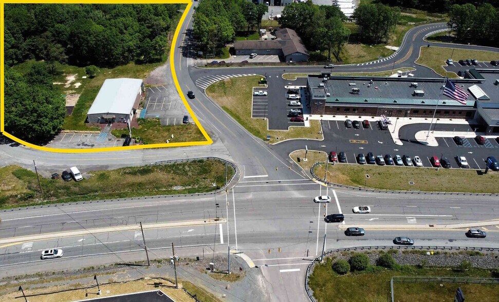 175 Harvest Ln, Pocono Summit, PA à louer - Photo de l’immeuble – Image 2 sur 3