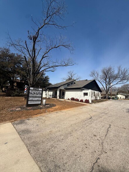 925 W Mitchell St, Arlington, TX à louer - Photo principale – Image 1 sur 11