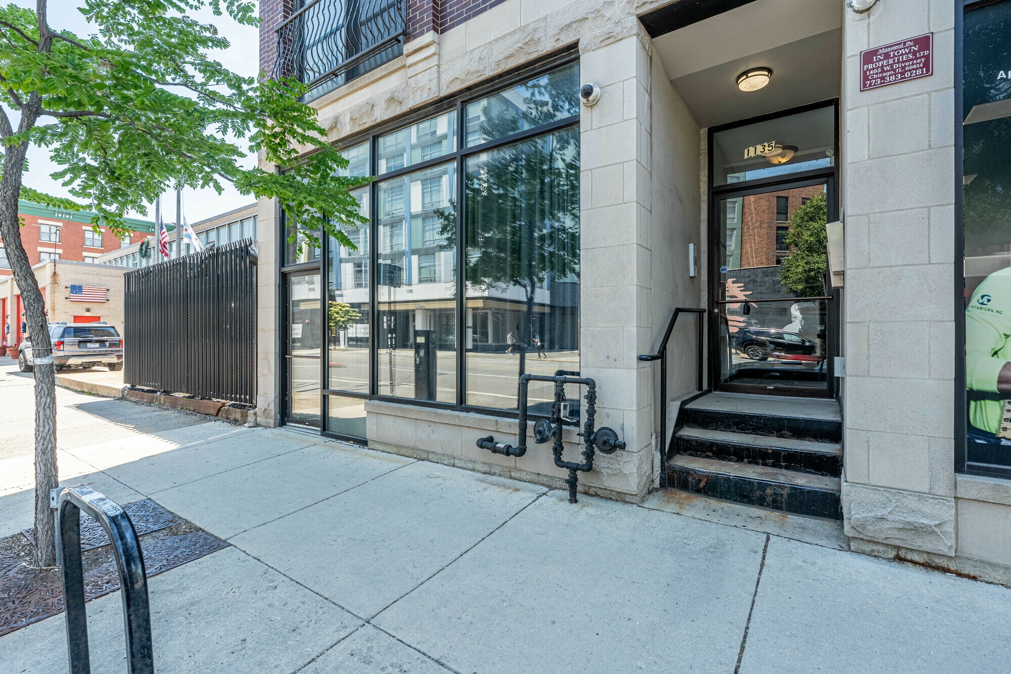 1135 W Chicago Ave, Chicago, IL à louer Photo de l’immeuble– Image 1 sur 5