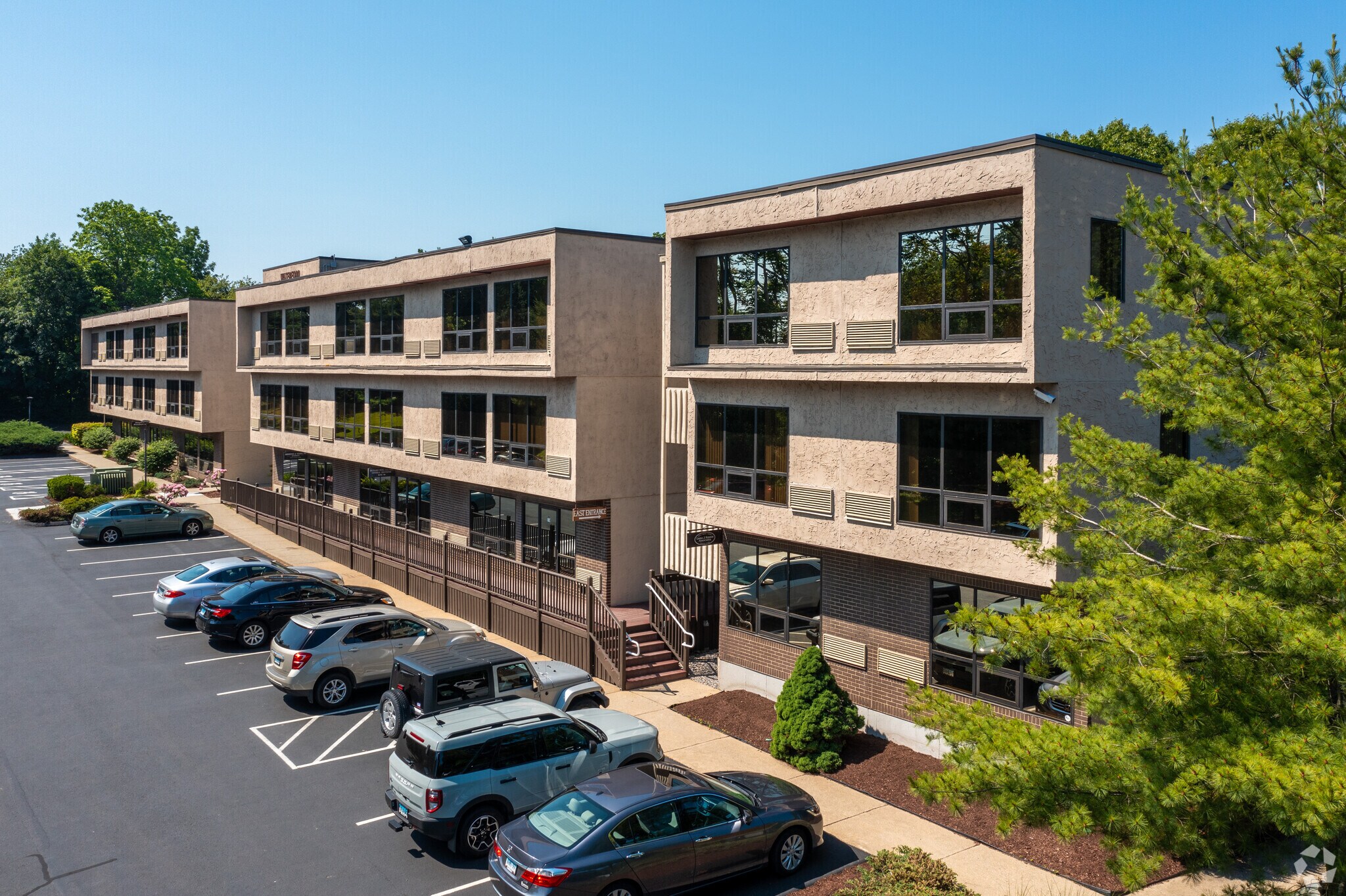 567 Vauxhall St, Waterford, CT à louer Photo de l’immeuble– Image 1 sur 21
