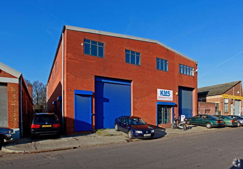 156 Dukes Rd, Londres à louer - Photo de l’immeuble – Image 2 sur 10