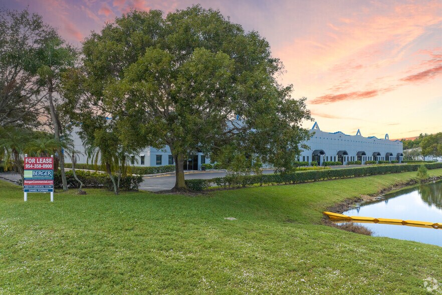 5259-5299 NW 108th Ave, Sunrise, FL à louer - Photo de l’immeuble – Image 3 sur 6
