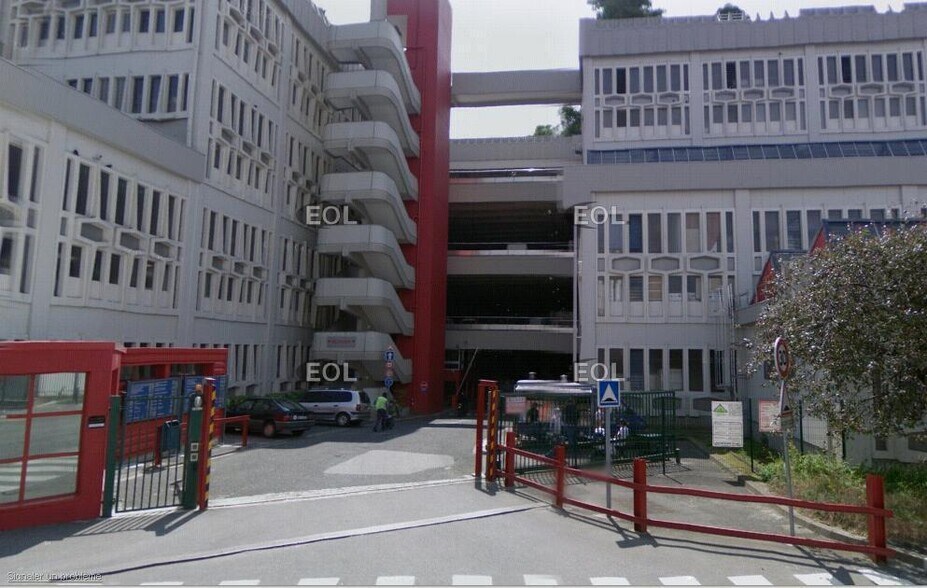 Local d’activités dans Montreuil à louer - Photo de l’immeuble – Image 1 sur 9