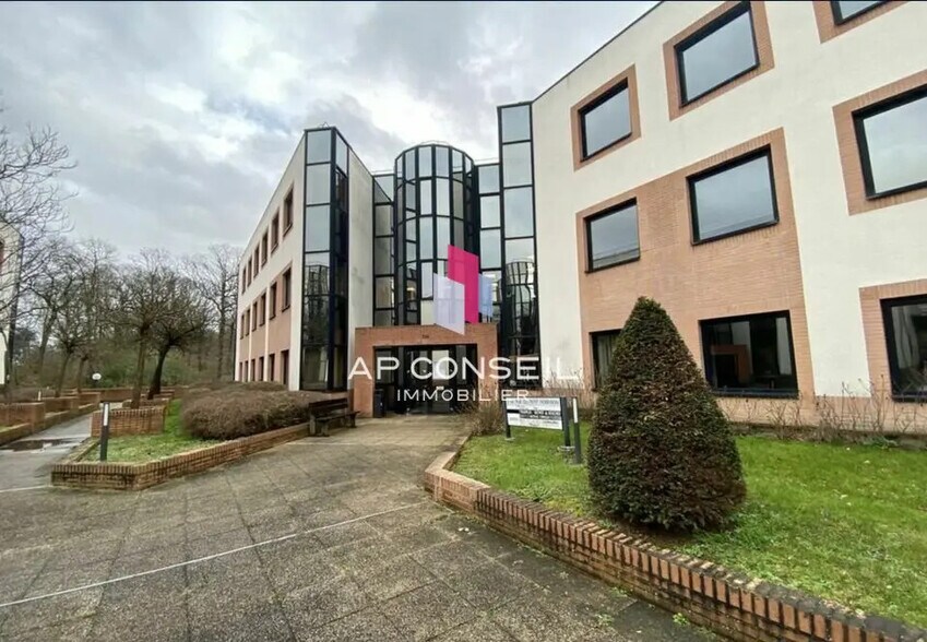 Bureau dans Jouy-en-Josas à vendre - Photo de l’immeuble – Image 3 sur 11