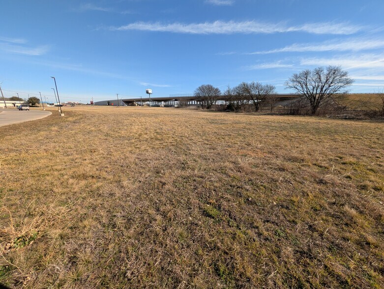 Spring Valley Rd, Lorena, TX à vendre - Photo de l’immeuble – Image 3 sur 4