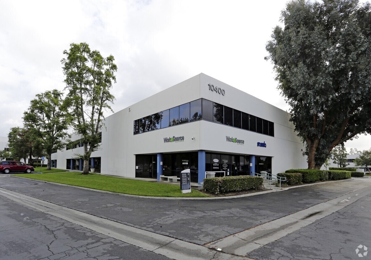 10400 Pioneer Blvd, Santa Fe Springs, CA à louer Photo de l’immeuble– Image 1 sur 4