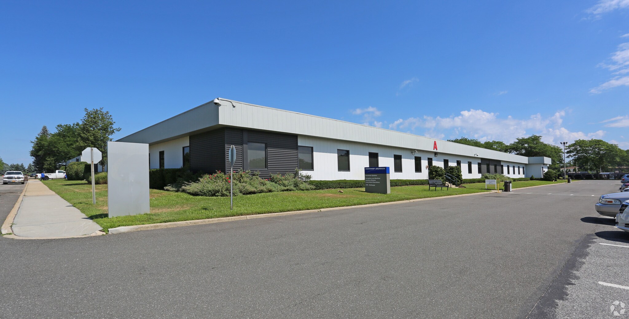 15 Grumman Rd W, Bethpage, NY à louer Photo de l’immeuble– Image 1 sur 7