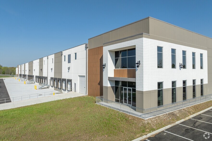 500 Halls Mill Rd, Freehold, NJ à louer - Photo de l’immeuble – Image 2 sur 29