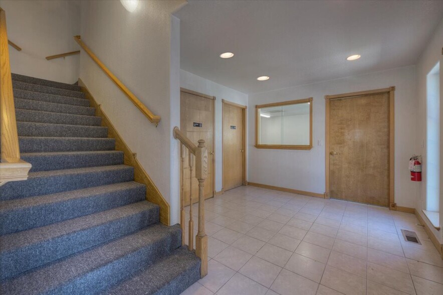545 Anderson St, Carson City, NV à vendre - Photo de l’immeuble – Image 3 sur 9