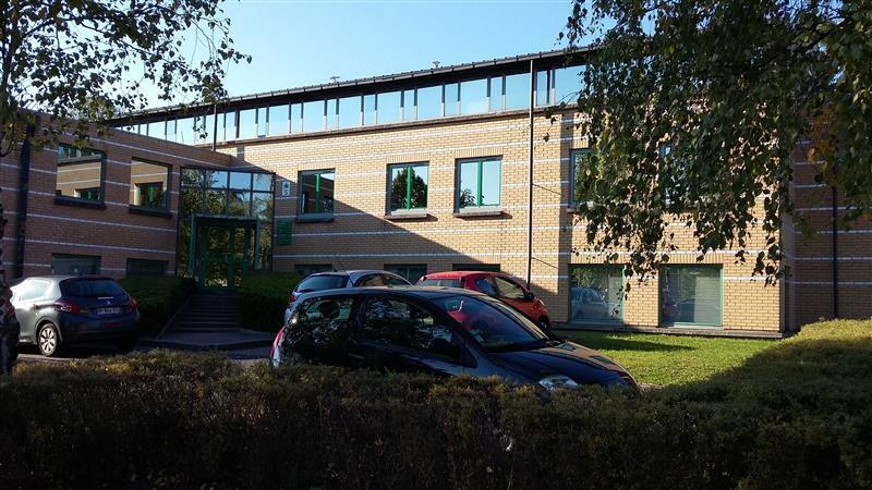 Bureau dans Champs-sur-Marne à louer - Photo de l’immeuble – Image 1 sur 2