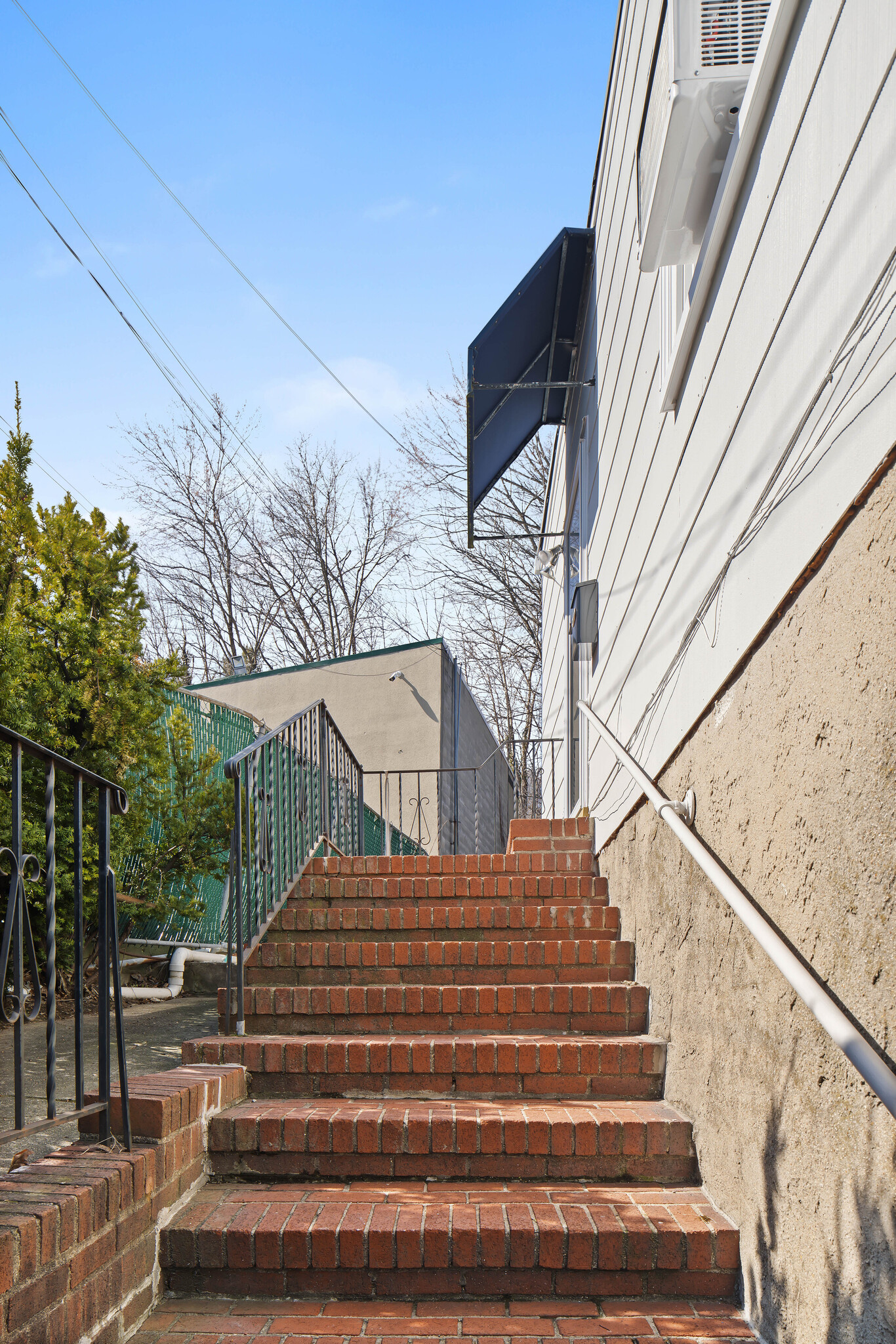 975 Northern Blvd, Manhasset, NY à louer Photo de l’immeuble– Image 1 sur 6