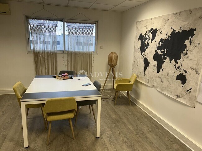 Plus de détails pour Bureau à vendre