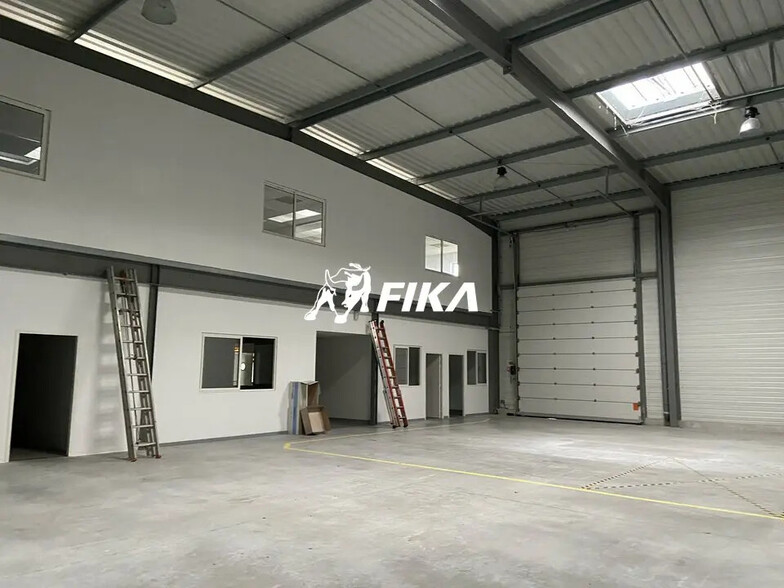 Local d’activités dans Villeneuve-lès-Bouloc à louer - Photo intérieure – Image 3 sur 10