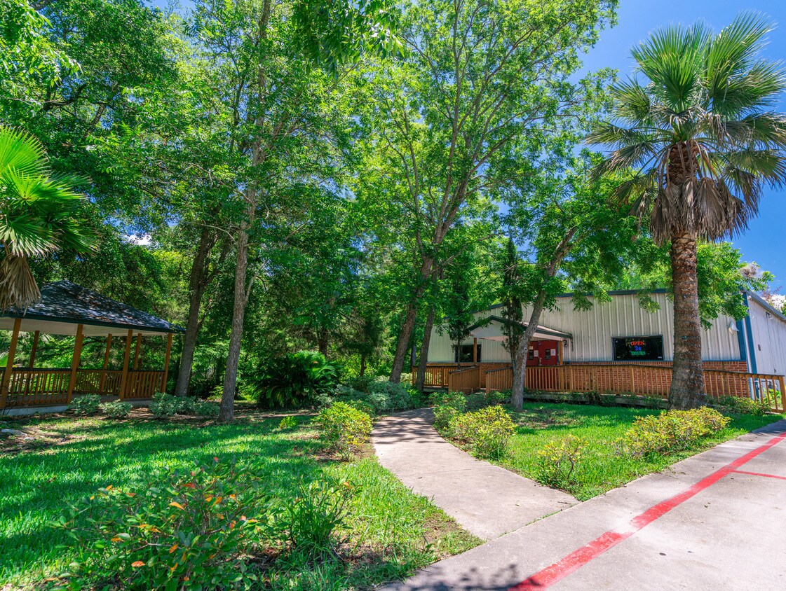 8425 Highway 6, Hitchcock, TX à vendre Photo principale– Image 1 sur 9