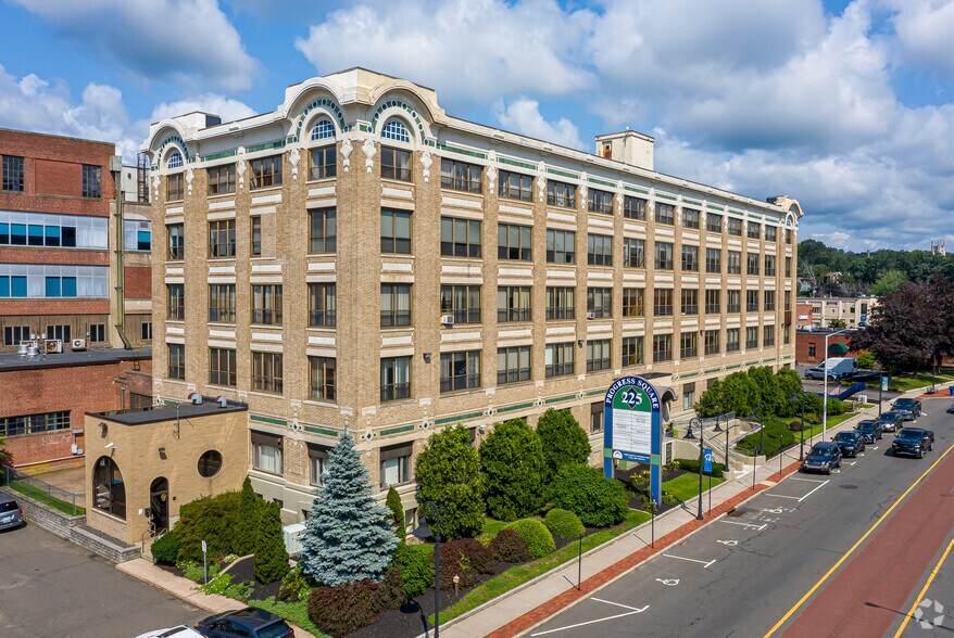 225 N Main St, Bristol, CT à louer - Photo principale – Image 1 sur 11