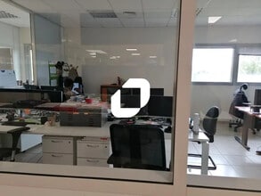 Local d’activités dans Saint-Priest à louer Photo intérieure– Image 2 sur 16