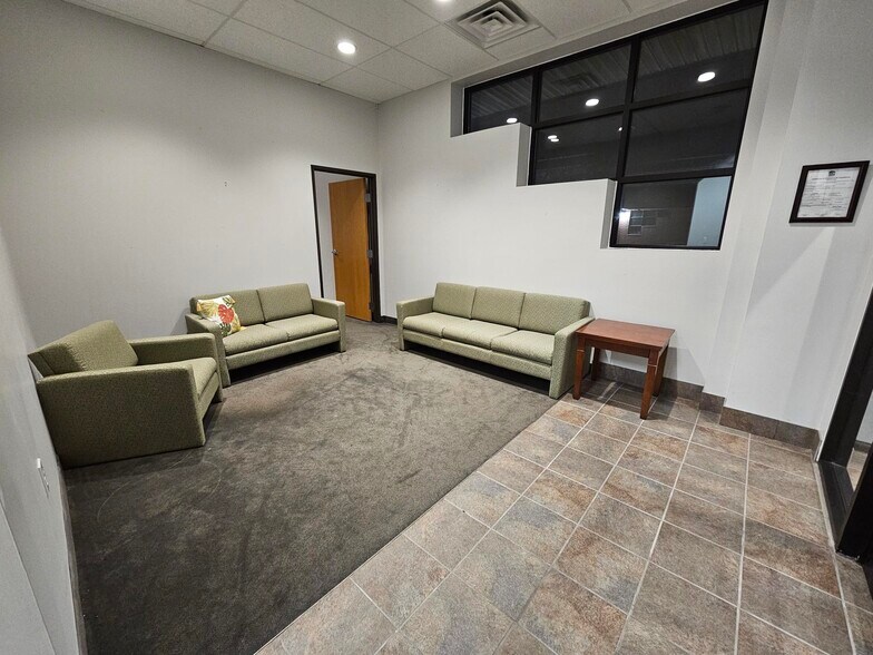 7950-7994 N Lilley Rd, Canton, MI à vendre - Photo de l’immeuble – Image 3 sur 4