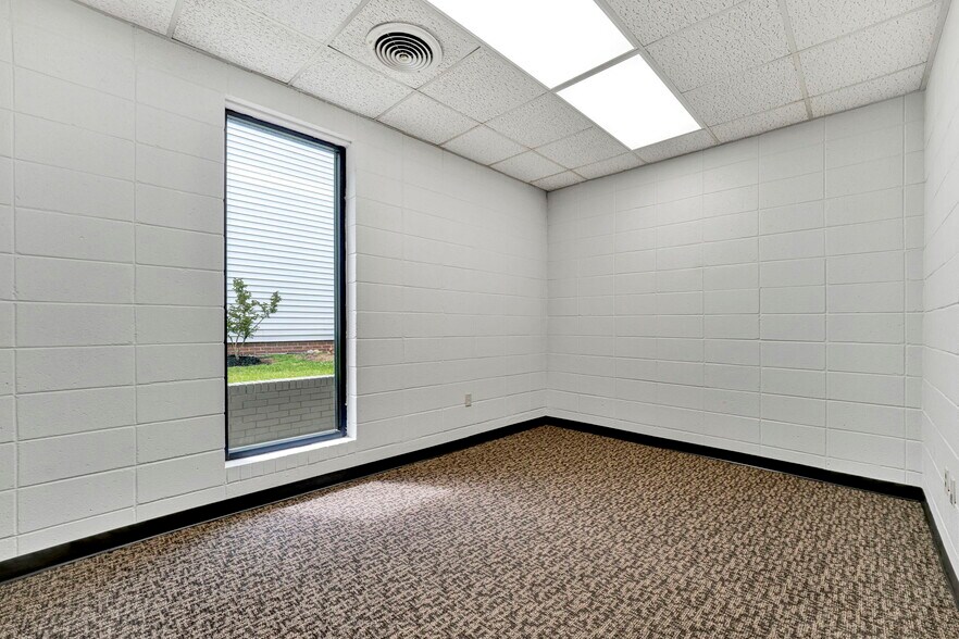 221 W Laurens St, Laurens, SC à louer - Photo intérieure – Image 2 sur 24
