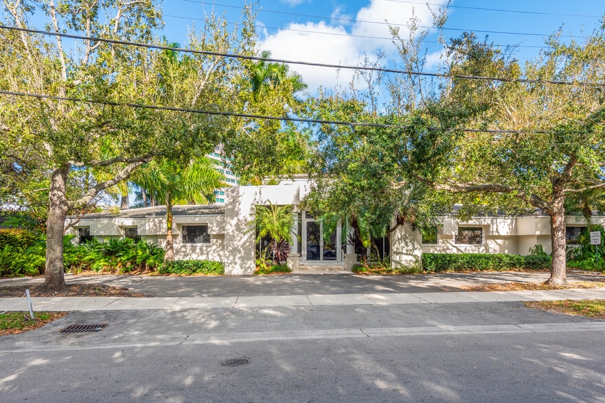 1571 NW 13th Ct, Miami, FL à louer - Photo de l’immeuble – Image 3 sur 24