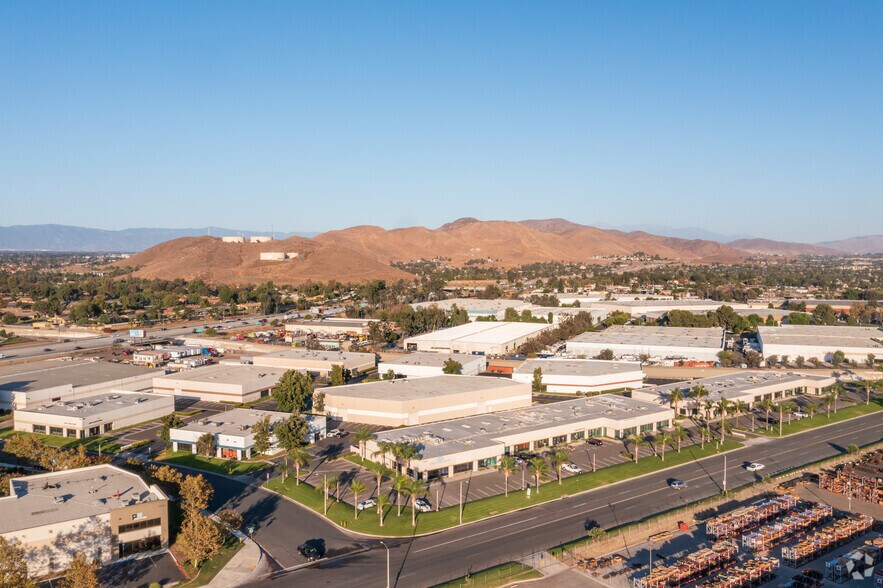 3834 Wacker Dr, Jurupa Valley, CA à vendre - Aérien – Image 3 sur 10