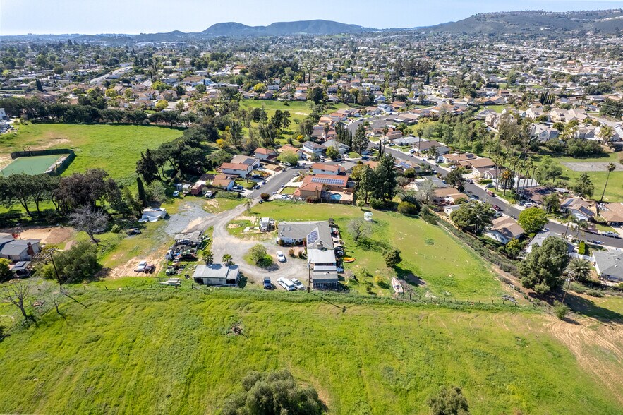 1010 Sayles Ct, San Marcos, CA à vendre - Photo de l’immeuble – Image 2 sur 5