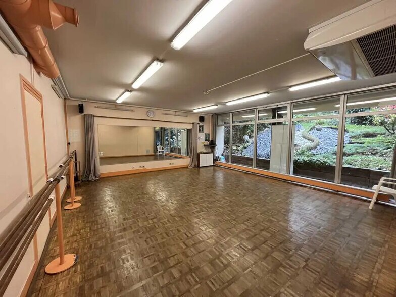 Local commercial dans Paris à vendre - Photo de l’immeuble – Image 3 sur 8