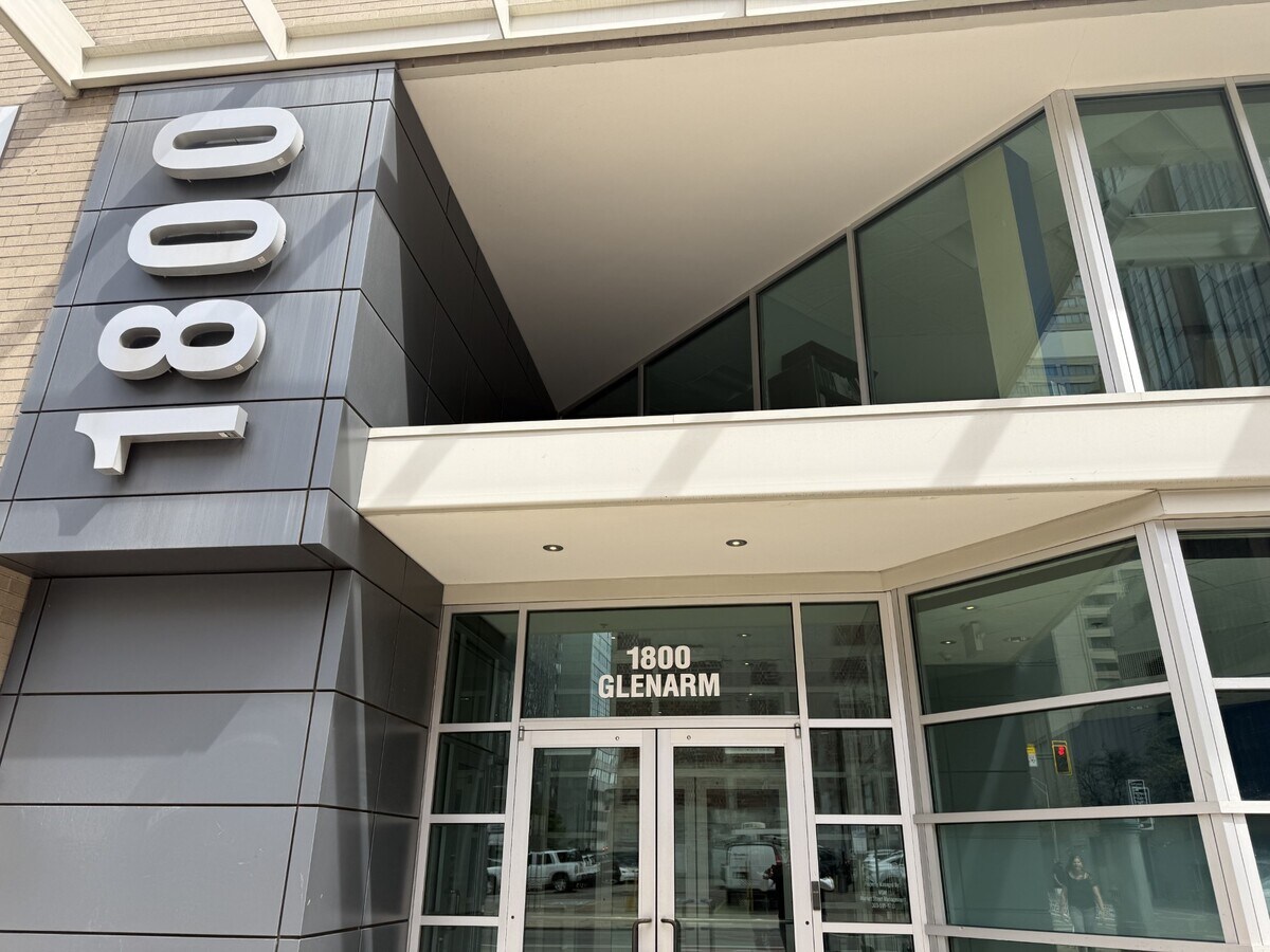 1800 Glenarm Pl, Denver, CO 80202 - Lot 100 - - Photo intérieure - Image 1 of 6