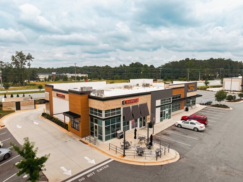 6029 West Gate City Blvd, Greensboro, NC à louer - Photo de l’immeuble – Image 2 sur 18