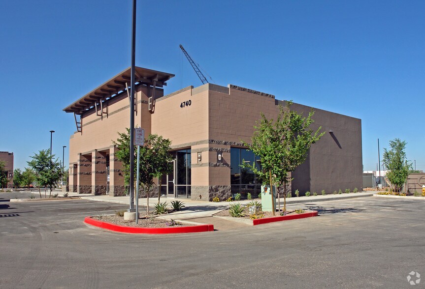 4740 S 48th St, Phoenix, AZ à vendre - Photo de l’immeuble – Image 3 sur 3