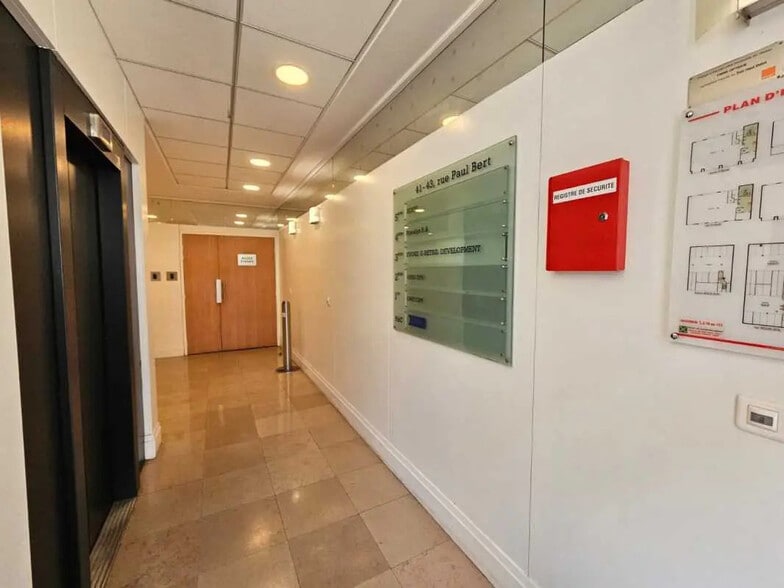 Bureau dans Boulogne-Billancourt à louer - Hall d’entrée – Image 2 sur 27