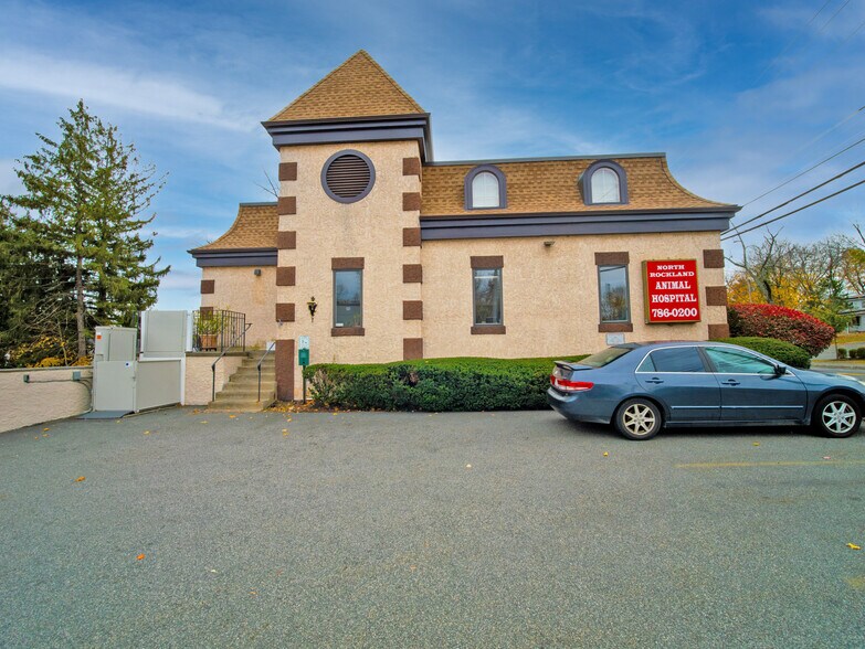 18 N Liberty Dr, Stony Point, NY à vendre - Photo de l’immeuble – Image 3 sur 6