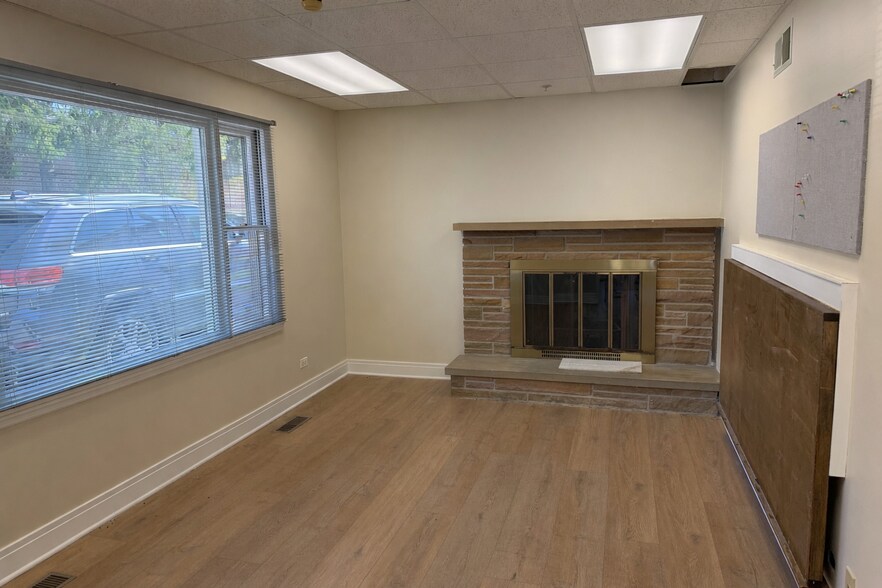 121 Harrison St, Barrington, IL à louer - Photo de l’immeuble – Image 3 sur 5